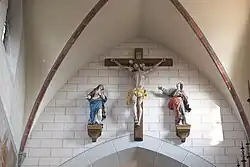 Kreuzigungsgruppe über dem Chorbogen