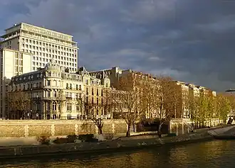 Quai Henri IV oberhalb des gleichnamigen Hafens