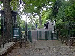 Eingang bei der Rue Paul Albert