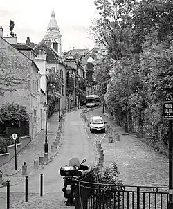 Die Rue de l’Abreuvoir oberhalb der Place Dalida