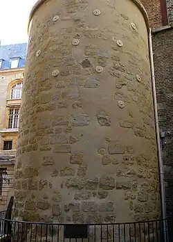 Überreste des 2014 restaurierten Turmes.