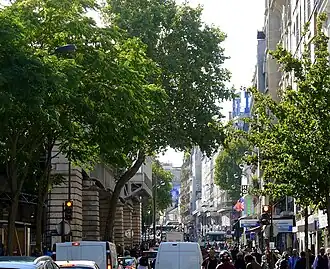 Fahrstraße auf der Seite des 18. Arrondissement