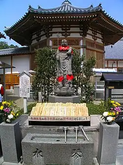 Harfenquelle im Vordergrund