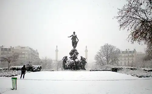 Der ehemalige Square de la Place-de-la-Nation, heute Jardin de Marianne, an einem Wintermorgen im Schnee (Dezember 2010)