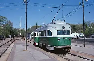 Die linke Tür eines PCC-Wagens im Einsatz am Bahnhof Mattapan, 1987