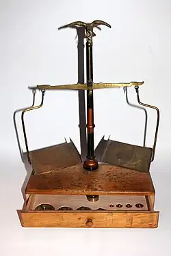 Eichfähige Postbriefwaage mit Adlerstativ, um 1905