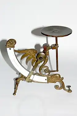 Briefwaage mit Karyatide, um 1900