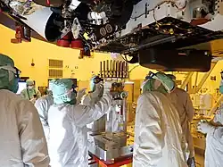 Probenröhrchen bei der Montage mit dem Rover