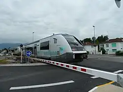 Der offensichtlichste Widerstand: Die Gemeinde Bidos hoffte, ein Kreisverkehr könne den Wiederaufbau der Strecke verhindern.