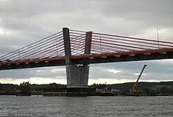 Blick auf einen der drei Pylone (07/2013).