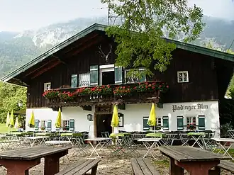 Padinger Alm, Gastwirtschaft mit Biergarten im Herbst 2009