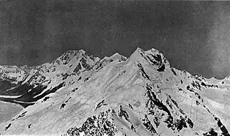 Doppelgipfel im Vordergrund