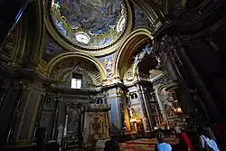 Blick in die Deckengewölbe der Kapelle