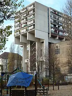 Wohnen am Heinrich-von-Kleist-Park, seit 2001 Pallasseum (1977)