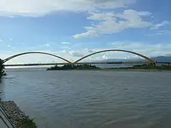 Die 2018 zerstörte Palu-Brücke IV über die Palu-Bucht
