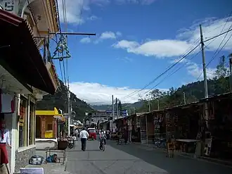 Calle Santander, die Haupttouristenstraße Panajachels