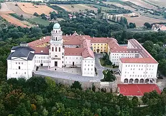 Tausendjährige Benediktinerabtei Pannonhalma und ihre natürliche Umgebung