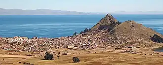 Cerro Calvario von Osten, davor Copacabana