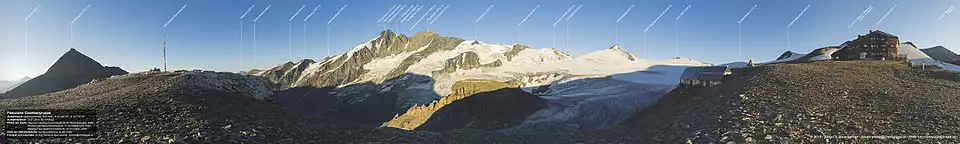 Panorama der Glocknergruppe und des Großglockners, aufgenommen in der Nähe der Oberwalderhütte (2973 m)