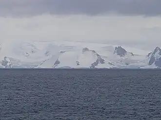 Blick von der Bransfieldstraße auf den Parchevich Ridge