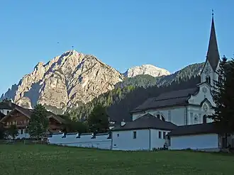 Paresberg von Norden, von St. Vigil, rechts der Neuner