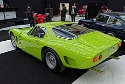 Frühe Version des Grifo A3/C mit flacher (links) und späte Version mit Panoramaheckscheibe (rechts)