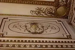 Relief über der Tür