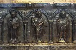 Längsseite mit Aposteldarstellungen