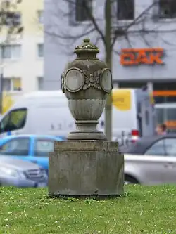 Vase mit Medaillon (Walter Kreisel)