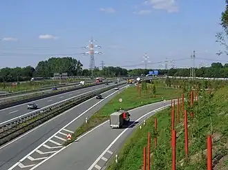 Am Kreuz Castrop-Rauxel-Ost mit der BAB&nbsp;42, einige Kilometer südlich des Autobahnbeginns