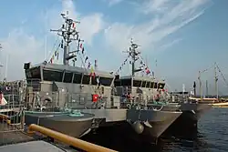 Zwei SWATH-Patrouillenboote der Skrunda-Klasse der der lettischen Seestreitkräfte