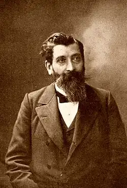 Dieses Foto zeigt den französischen Sozialsten Paul Brousse, Anführer der Bewegung Possibilismus in schwarzweiß als Porträtdarstellung von vorn. Es entstand um 1900.