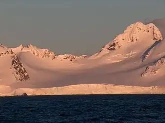 Blick von der Bransfieldstraße auf den Pautalia-Gletscher (rechts:&nbsp;Kalojan-Nunatak)