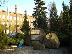 Mahnmal für die Opfer der Außenstelle des Lagers Groß-Rosen im Chemiewerk Rokita.