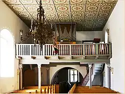 Schiff nach Westen und Orgel