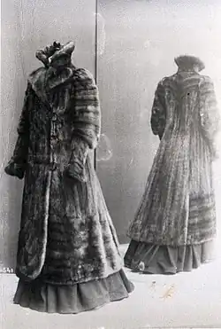 Pelzmantel, Foto datiert 1899