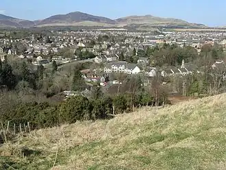 Blick von Uttershill Castle über Penicuik