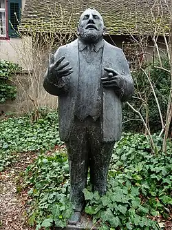 Rudolf Riggenbach (1810–1863) Denkmalpfleger, Skulptur Titel: Dinge Dinge, von Peter Moilliet (1921–2016) Bildhauer, auf dem Leonhardskirchplatz, Standort: Leonhardsberg, 47°33'19"N 7°35'16"E