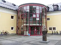 Petersbrunnhof, Eingang Schauspielhaus