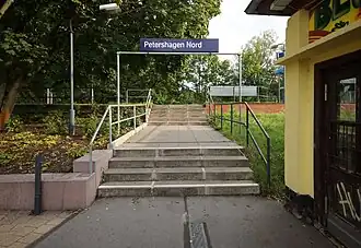 Der Eingang zum Bahnhof Petershagen Nord
