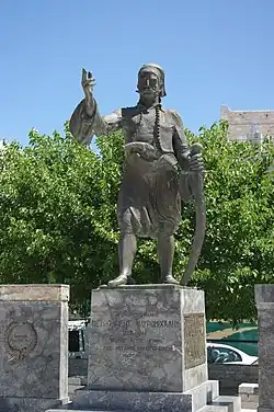 Denkmal für Petros Mavromichalis am Hauptplatz