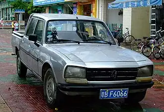 Der chinesische Guangzhou-Peugeot GP 7200 Pick-up mit Doppelkabine.