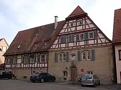 Pfarrhaus, bis 1544 erbaut auf dem Sockel des Herrenhofes