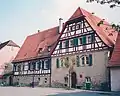 Pfarrhaus, 1544 erbaut auf dem Sockel des Steinhauses der Grafen