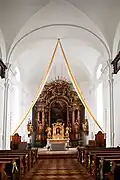 Kirchenschiff zum Altar 2022