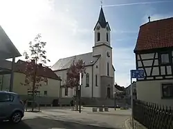 Katholische Pfarrkirche St. Bartholomäus (mit Dorfplatz), 2013