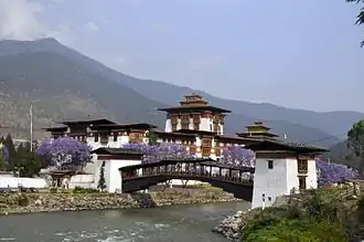 Brücke vor dem Punakha-Dzong