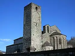 Turm und Apsis der Pieve Santo Stefano