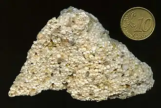 „Erbsenstein“ (Pisolith)