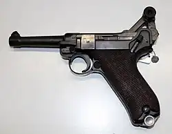 Nach oben aufgeknickter (offener) Kniegelenkverschluss